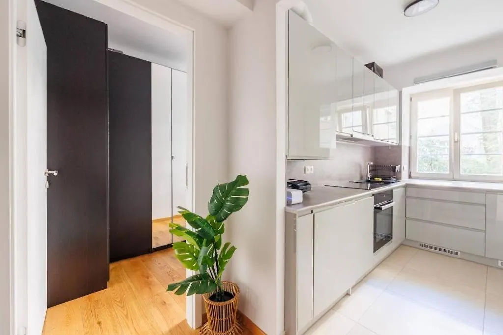 Metro & Netflix - Bed Daire Viyana