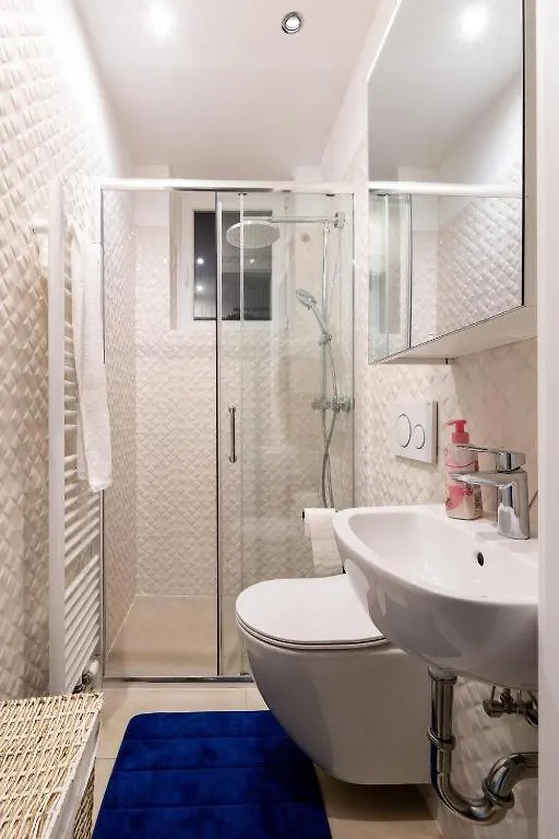 Metro & Netflix - Bed Apartment