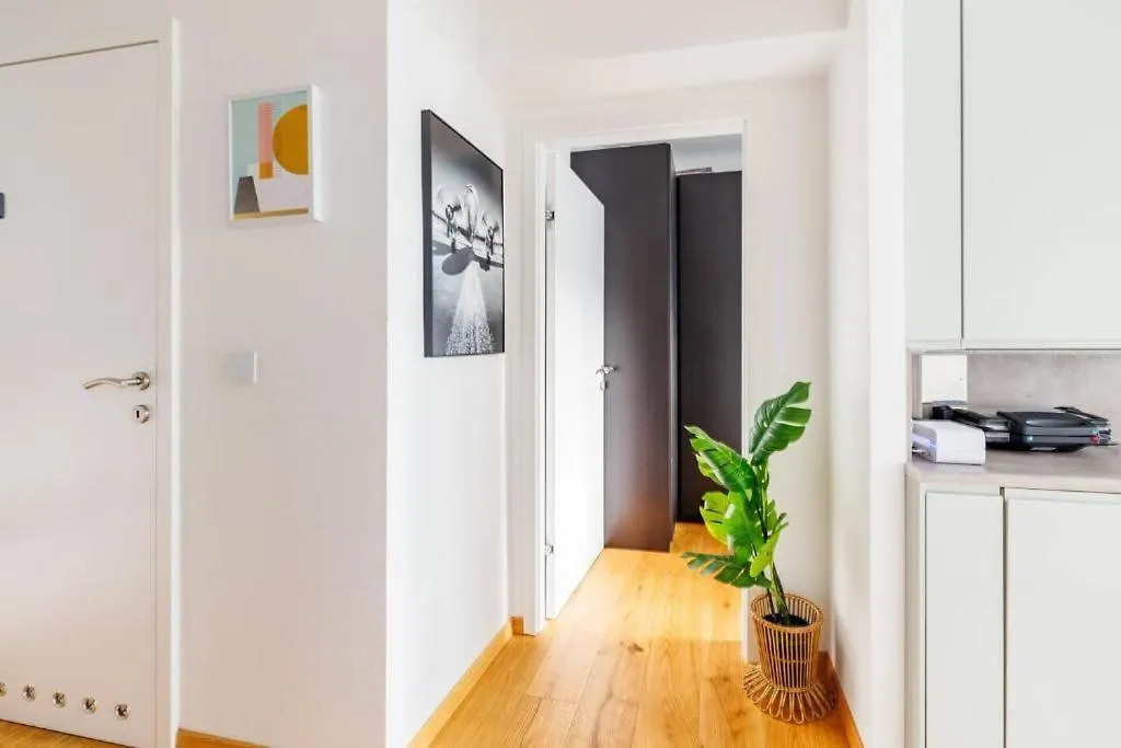 Metro & Netflix - Bed Daire Viyana