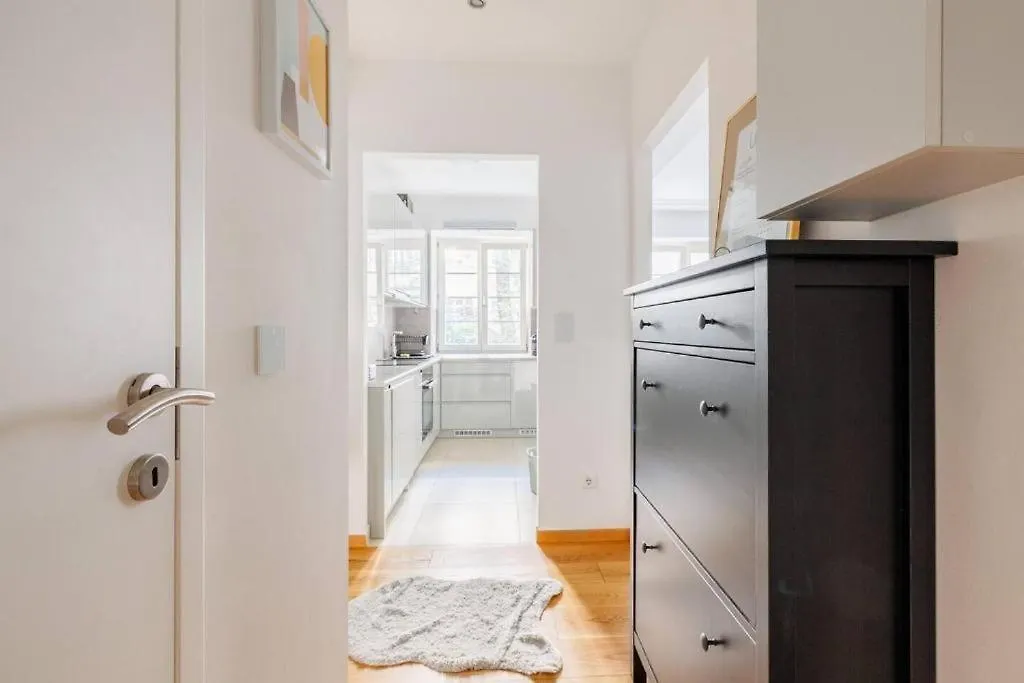 Metro & Netflix - Bed 0*, Vienna Austria